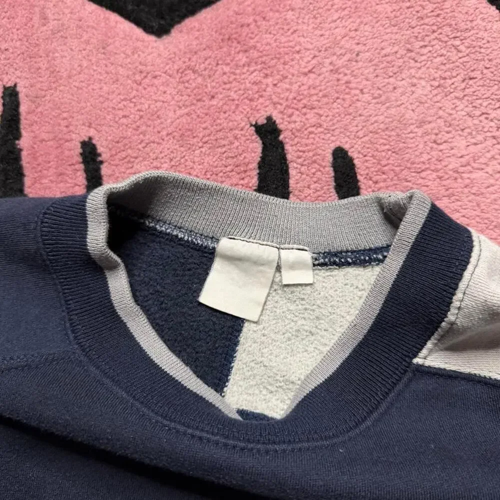 Vintage 90’s Georgetown University Embroidered Logo Crewneck Sweatshirt L/XL